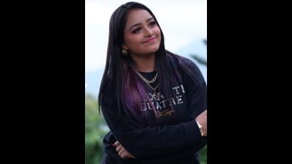  ಕೂದಲು ಬಣ್ಣ ಬದಲಾಯಿಸಿಕೊಂಡ ಬಿಗ್ ಬಾಸ್ ಧನು ಶ್ರೀ; ಕಪ್ಪಿಂದ ಕೆಂಚಾಯ್ತು ಈಗ ಪರ್ಪಲ್, ಹಿಗ್ಗಾಮುಗ್ಗಾ ಟ್ರೋಲ್!