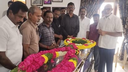 Sathyaraj Mother Death: சத்யராஜின் தாயார் உடலுக்கு அமைச்சர் சேகர் பாபு அஞ்சலி!