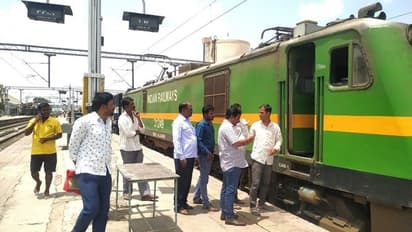 ಕಲಬುರಗಿ: ಎರಡು ಗಂಟೆಯಾದರೂ ಚಲಿಸದ ರೈಲು, ಆಕ್ರೋಶಗೊಂಡ ಪ್ರಯಾಣಿಕರು