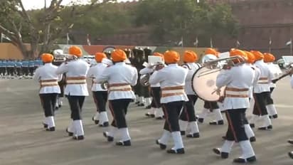 சுதந்திர தினம்: டெல்லி செங்கோட்டையில் அணிவகுப்பு ஒத்திகை!