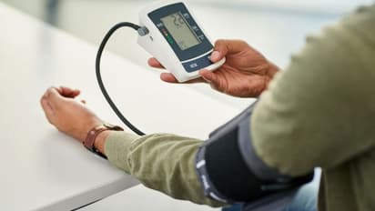 രക്തസമ്മർദ്ദം വീട്ടില് പരിശോധിക്കാം; ശ്രദ്ധിക്കേണ്ട പത്ത് കാര്യങ്ങള്...