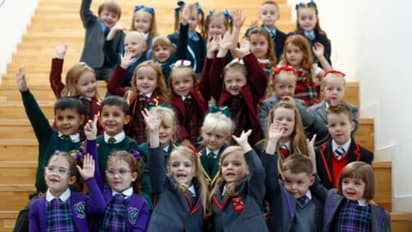 ഇവിടെ ഒരുമിച്ച് സ്കൂളിൽ ചേരാൻ പോകുന്നത് 17 ജോഡി ഇരട്ടകൾ, ഇത് ആദ്യസംഭവമല്ല!