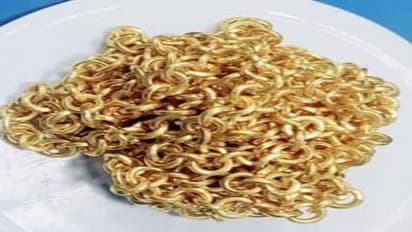 హైద్రాబాద్ శంషాబాద్ ఎయిర్ పోర్టులో రెండు రోజుల్లో 10 కిలోల బంగారం సీజ్: ఐదుగురు అరెస్ట్