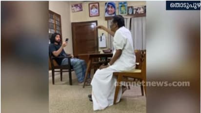 ബഹാരോന് ഫൂല് ബര്സാവോ... ആഹാ, എന്ത് മനോഹരം, പേരക്കുട്ടിയെ പാട്ടുപഠിപ്പിക്കുന്ന പിജെ ജോസഫ്, വീഡിയോ വൈറൽ