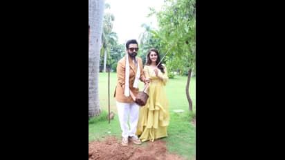 சந்தானத்திற்கு அருகில் அழகு  தேவதை சுரபி.. பிரஸ் மீட்டுக்கு மத்தியில் நடந்த மரக்கன்று நடும் விழா - Viral Pics!