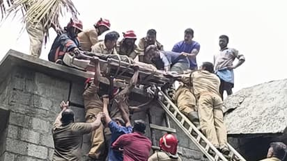 മുട്ട് മാറ്റുന്നതിനിടെ സൺഷെയ്ഡിന്റെ കോൺക്രീറ്റ് സ്ലാബ് വീണ് കുടുങ്ങി, മണിക്കൂറുകൾ താങ്ങി നിർത്തി, ഒടുവിൽ രക്ഷ!