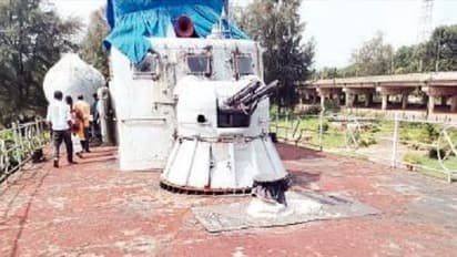 ಕಾರವಾರ: ತುಕ್ಕು ಹಿಡಿಯುತ್ತಿದೆ ಐಎನ್ಎಸ್ ಚಾಪೆಲ್ ಯುದ್ಧ ನೌಕೆ