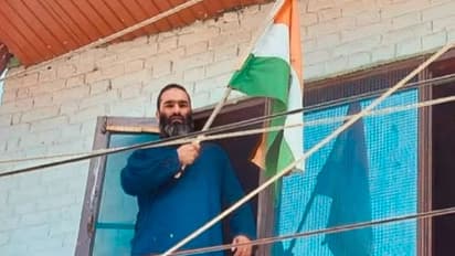 ಬದಲಾದ ಭಾರತ: ಕಾಶ್ಮೀರದಲ್ಲಿ ತಿರಂಗಾ ಹಾರಿಸಿದ ಉಗ್ರನ ಕುಟುಂಬ: ಹರ್ ಘರ್ ತಿರಂಗಾ ಅಭಿಯಾನಕ್ಕೆ ಸಾಥ್