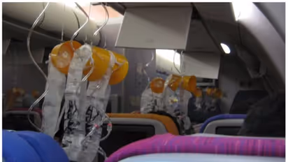 മൂന്ന് മിനിറ്റിൽ 15,000 അടി താഴ്ചയിലേക്ക്, എല്ലാം അവസാനിച്ച പോലെ; നടുക്കുന്ന അനുഭവം പങ്കുവെച്ച് യാത്രക്കാർ