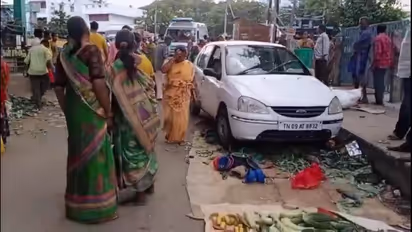 கோவையில் திடீரென வாரச்சந்தைக்குள் புகுந்த கார்; 3 பேர் படுகாயம்