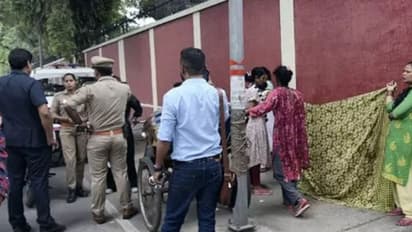 ആംബുലൻസ് കിട്ടിയില്ല, യുവതി പ്രസവിച്ചത് രാജ്ഭവൻ ഗേറ്റിൽ; വീഡിയോ പ്രചരിക്കുന്നു; വ്യാപക വിമർശനം, സംഭവം യുപിയിൽ