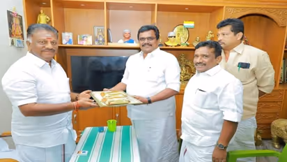 ஓபிஎஸ் - தங்க தமிழ்செல்வன் திடீர் சந்திப்பு: காரணம் என்ன?