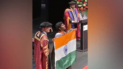 അഭിമാനം ഈ പതാക; ബിരുദദാനച്ചടങ്ങിനിടെ ഇന്ത്യൻ പതാക നിവർത്തി വിദേശത്ത് പഠിക്കുന്ന വിദ്യാർത്ഥി