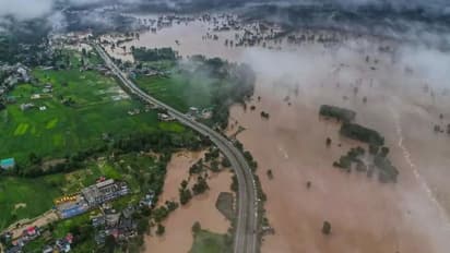 హిమాచల్, ఉత్తరాఖండ్ లలో భారీ వర్షాలు: 50 మంది మృతి, భారీగా ఆస్తి నష్టం