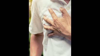 ഹൃദ്രോ​ഗ സാധ്യത കുറയ്ക്കാൻ ഈ പഴം കഴിക്കാം 