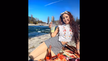 ಕ್ಯಾಟ್‌ ಪರೀಕ್ಷೆಯಲ್ಲಿ ಟಾಪ್‌ ಸ್ಕೋರ್  ಪಡೆದು ಪ್ರತಿಷ್ಠಿತ ಕಾಲೇಜು ಸೇರಿದ ಹಾಟ್‌ ಸುಂದರಿ!