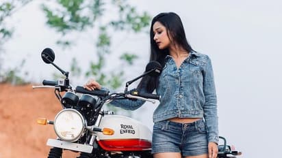 ಮೌನ ಮಾಡರ್ನ್ ಲುಕ್, ರಾಮಚಾರಿಯ ಚಾರುಗೆ ಸೀರೆ ಸೂಪರ್ ಅಂತಿದ್ದಾರೆ ನೆಟ್ಟಿಗರು!