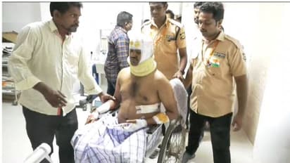 కృష్ణా జిల్లాలో దారుణం... రౌడీషీటర్ పై నడిరోడ్డుపైనే కత్తులతో దాడి (వీడియో)