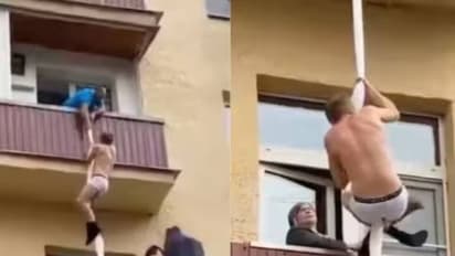 കാമുകിയെ കാണാനെത്തി, വീട്ടുകാർ കണ്ടപ്പോൾ ബാൽക്കണിയിലൂടെ തുണിയിൽ‌ തൂങ്ങി താഴെയിറങ്ങാൻ ശ്രമം, ചൂലുമായി അമ്മയും