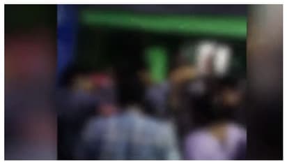 സ്ത്രീകളെ കടന്നു പിടിച്ചെന്ന് പരാതി; രണ്ട് പൊലീസുകാർ കസ്റ്റഡിയിൽ