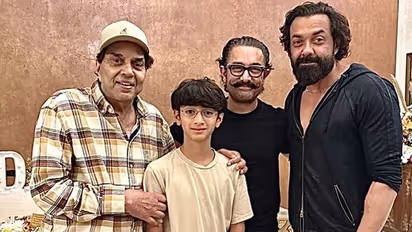 Dharmendra posing with Aamir, his son Azad Rao Khan makes fans ecstatic; Know details
