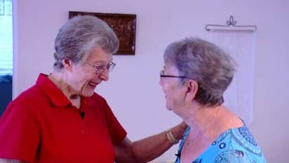 12 -ാം വയസിൽ കത്തിലൂടെ തുടങ്ങിയ സൗഹൃദം, കൂട്ടുകാരിയെ കാണാൻ 6437 കിമി സഞ്ചരിച്ച് 80 -കാരി