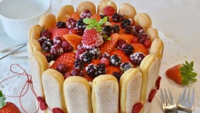 പിറന്നാൾ കേക്ക് 20 കഷണങ്ങളായി മുറിച്ചു നൽകി, അധികം കൊടുക്കേണ്ടിവന്നത് 1800 രൂപ!