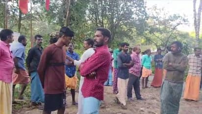 മാനേജരുള്പ്പടെ മർദ്ദിച്ചു'; ആരോപണവുമായി വാച്ചർ, ഗവി വനംവികസന കോർപ്പറേഷൻ ഓഫീസിന് മുന്നിൽ പ്രതിഷേധം