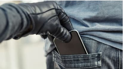 ഓരോ ആറു മിനിറ്റിലും ഒരു ഫോൺ വീതം മോഷണം പോകുന്നു ഈ നഗരത്തില്; വലഞ്ഞ് പൊലീസ്, തടുക്കാന് മൊബൈല് കമ്പനികള്.!