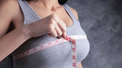 பெண்ணே! மார்பகம் பெருசா இல்லனு பீல் பண்றீயா? இத படிச்சா இனி நினைச்சு கூட பாக்கமாட்ட!