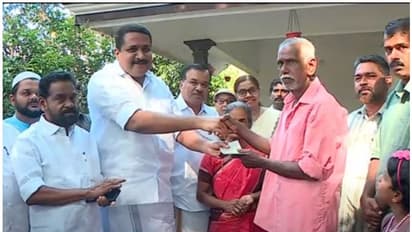 വിവാദ വാഴ വെട്ടൽ; കെഎസ്ഇബിയുടെ നഷ്ടപരിഹാരം കൈമാറി, സര്ക്കാര് കർഷകനൊപ്പമെന്ന് എംഎല്എ