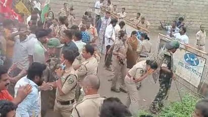 విశాఖ అదానీ గంగవరం పోర్టు వద్ద ఉద్రిక్తత: పోలీసులు, కార్మికుల మధ్య తోపులాట