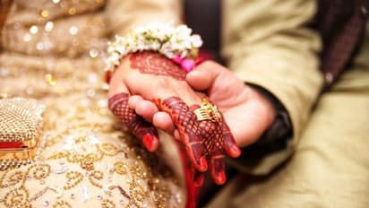 எவ்வளவு சொல்லியும் கேட்கல.. மணமேடையில் வரம்புமீறிய மணமகன் - அடுத்த நொடியே விவாகரத்து கேட்ட பெண்!