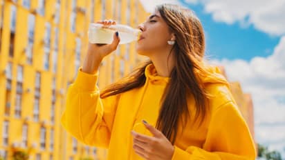 இரவு தூங்கும் முன் அதிகளவு தண்ணீர் குடிச்சா இதுதான் நடக்குமாம் ..தெஞ்சிக்கோங்க!