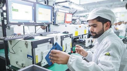 ലോകത്തില് ഏറ്റവും കൂടുതല് സ്മാര്ട്ട് ഫോണ് ഉത്പാദിപ്പിക്കുന്ന രാജ്യങ്ങളില് രണ്ടാമതായി ഇന്ത്യ