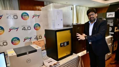 Godrej Security Solutions తయారు చేసిన మాట్రిక్స్ లాకర్, అక్యూ గోల్డ్, స్మార్ట్ ఫాగ్ సిస్టంలతో దొంగల ఆటకట్టు..