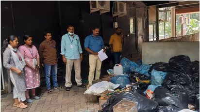 റോഡരികിലെ സ്ഥാപനം, മാലിന്യവും റോഡിൽ തന്നെ; നാറ്റം സഹിക്കാനാകാതെ നാട്ടുകാരുടെ വക പണി, പരിശോധന, പിഴ, പൂട്ടിക്കൽ