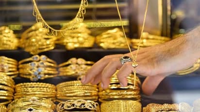 Today Gold Rate in Chennai : நகைப்பிரியர்களுக்கு குட்நியூஸ்.. தங்கம் விலை குறைந்தது.. எவ்வளவு தெரியுமா?