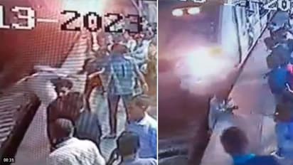 ಕೆನ್ನೆಗೆ ಬಿದ್ದ ಏಟಿಗೆ ರೈಲ್ವೆ ಹಳಿಗೆ ಬಿದ್ದವನ ಮೇಲೆ ಹರಿದ ರೈಲು: ವೈರಲ್ ವೀಡಿಯೋ