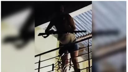 റോഡിൽ നായ്ക്കൾ ഏറ്റുമുട്ടിയതിനെച്ചൊല്ലി തർക്കം, വെടിവെപ്പ്; രണ്ട് പേർക്ക് ദാരുണാന്ത്യം, ആറ് പേർക്ക് പരിക്ക്