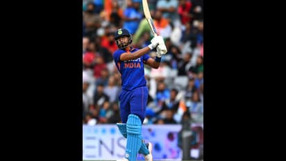 பயிற்சி போட்டியில் 199 ரன்கள் குவித்து பீல்டிங்கும் செய்த ஷ்ரேயாஸ் ஐயர்!