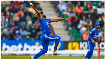 பும்ராவுக்கு அறிவுரை வழங்கிய கிரிக்கெட் ஜாம்பவான்: இப்படியெல்லாம் பந்து வீசினால் மறுபடியும் ஆபரேஷன் தான்!