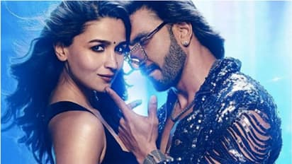 'റോക്കി'യും 'റാണി'യും അമ്പരപ്പിക്കുന്നു, 300 കോടി നേടിയെന്ന് റിപ്പോര്‍ട്ട്