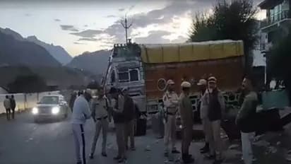 கார்கில் வெடித்த மர்ம பொருள்: 3 பேர் பலி; 10 பேர் படுகாயம்!