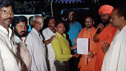 ಯಾದಗಿರಿ: ಕೊಡೇಕಲ್ ರಾಚೇಶ್ವರ ಶ್ರೀಗಳ ಪ್ರವಚನಕ್ಕೆ ಜಿಲ್ಲಾಡಳಿತ ನಿರ್ಬಂಧ, ಪ್ರತಿಭಟನೆಗಿಳಿದ ಸ್ವಾಮೀಜಿ..!