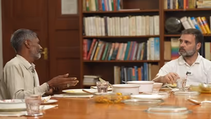 காய்கறி வியாபாரிக்கு மதிய விருந்தளித்த ராகுல் காந்தி!