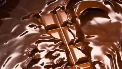 ചോക്ലേറ്റിനോട് കൊതി തോന്നാറുണ്ടോ? കാരണം ഈ പോഷകത്തിന്‍റെ കുറവാകാം...