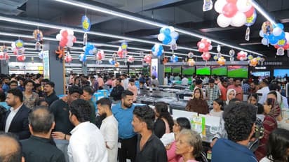 ഒരുപാട് സമ്മാനങ്ങൾ, കിടിലൻ ഡിസ്കൗണ്ട്… ഓണം പർച്ചേസ് ഉഷാറാക്കാം!