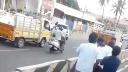 கோவையில் ஹாரன் அடித்ததால் கோபம்; வேன் ஓட்டுநரை தாக்கிய கார் ஓட்டுநர்!!