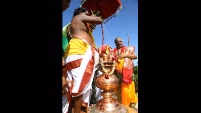 மயிலாடுதுறை ஆதி வைத்தியநாத சுவாமி திருக்கோவில்.. கோலாகலமாக நடந்து முடிந்த மகா கும்பாபிஷேகம்!